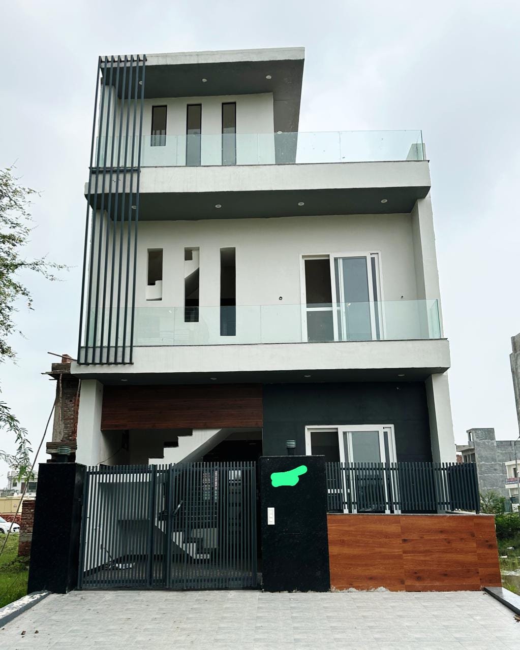 100 Gaj house