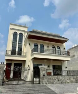 Presenting a premium brand-new 12 Marla duplex kothi located in the VIP pocket of Sector 89, Mohali. Designed for luxury living, this home offers excellent space planning, modern construction, and a bright sun-facing orientation for abundant natural light throughout the day.