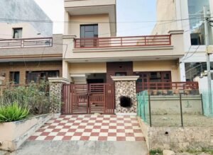 Well maintain 150 gaj single storey kothi for sale